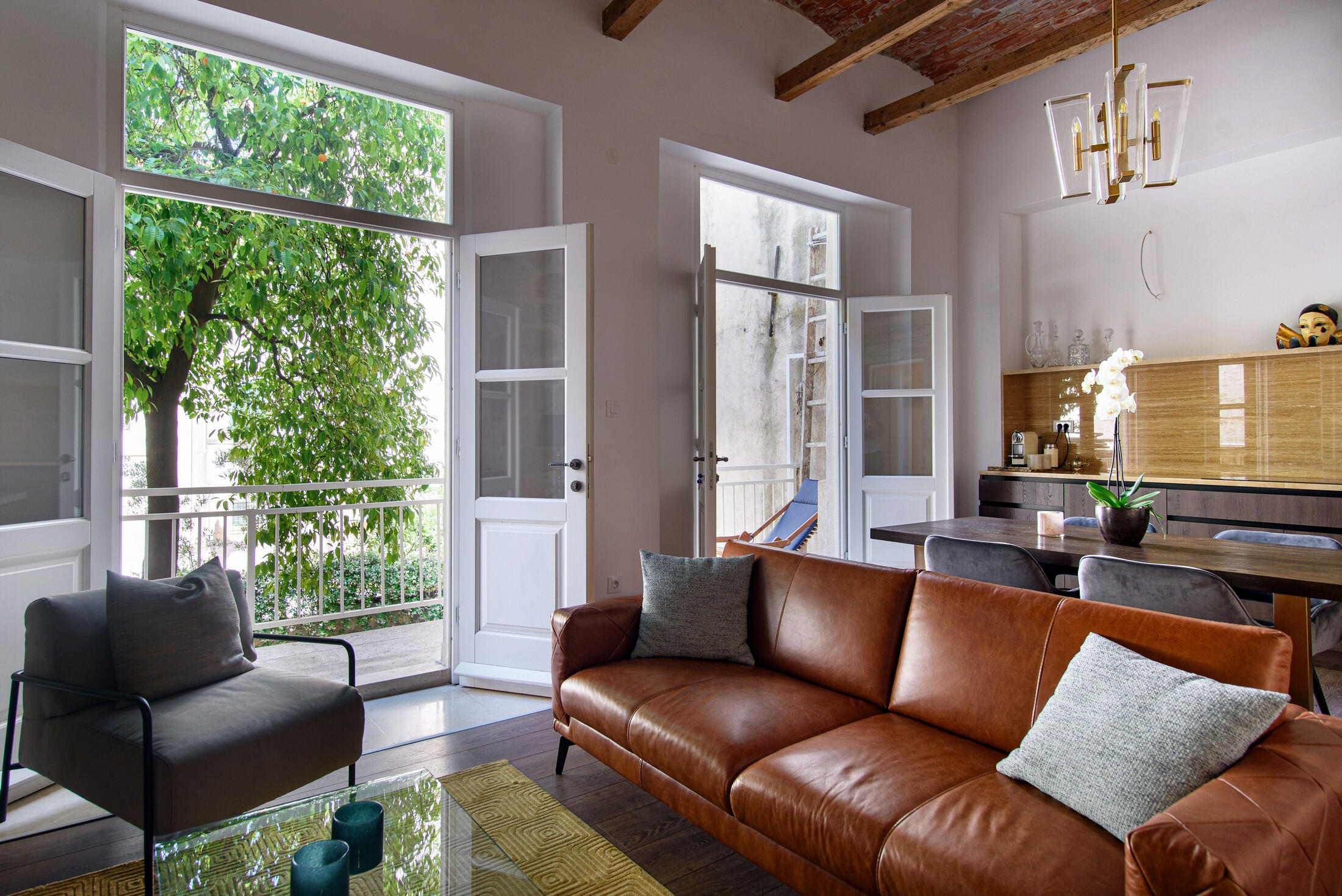 CENTRAL W ROOMS & APARTMENTS